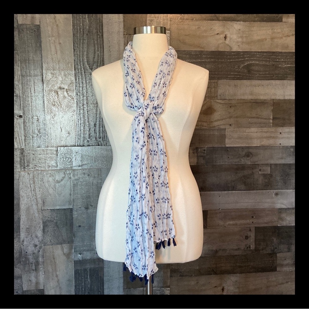 White blue floral scarf angelic lightweight resortwear euro summer old money